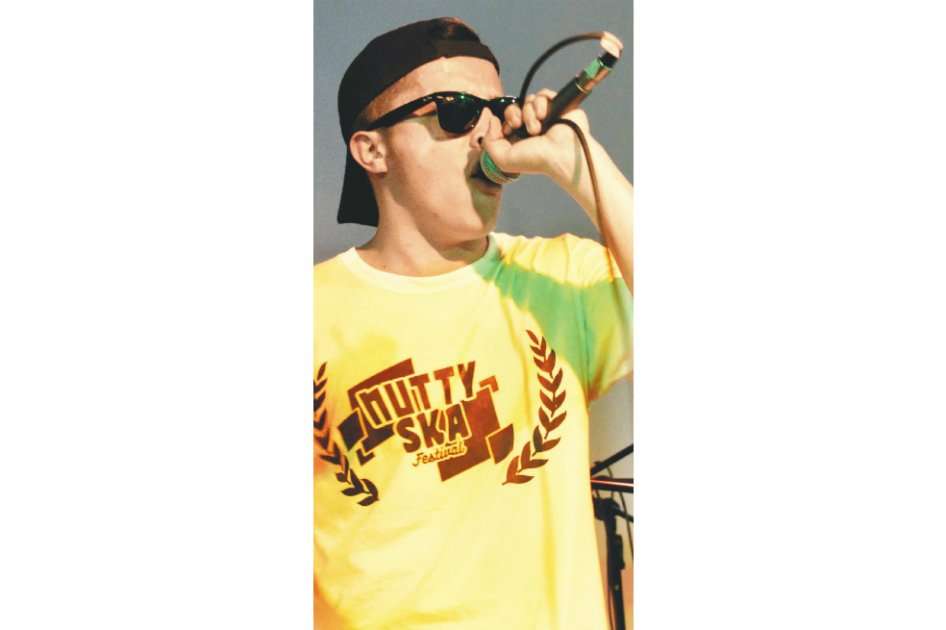 Imagen del vocalista de la banda Punto D’incontro, Pablo Marroquín. / Angie Ramírez