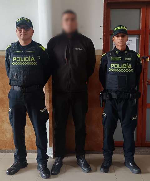 Capturan a falso asesor bancario: tenía decenas de chips y tarjetas de crédito robadas