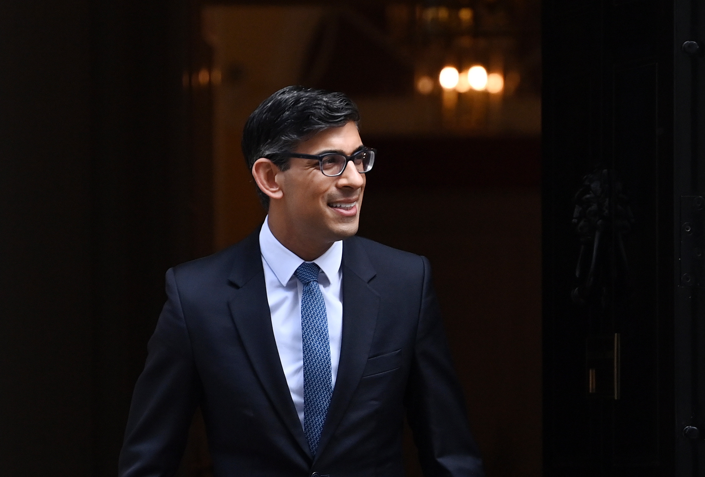 London (United Kingdom), 22/03/2023.- British Prime Minister Rishi Sunak departs 10 Downing Street in London, Britain, 22 February 2023. Sunak will face off with Labour leader Keir Starmer during Prime Ministers Questions at parliament 22 March. (Reino Unido, Londres) EFE/EPA/ANDY RAIN