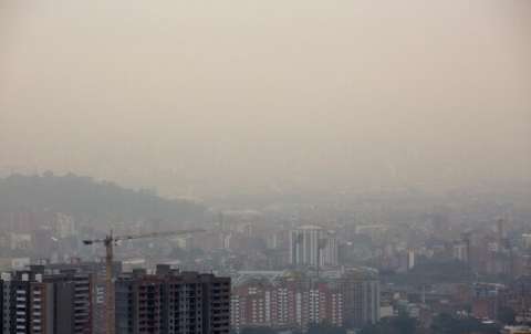 Levantan alerta ambiental en Medellín, pero el pico y placa continúa