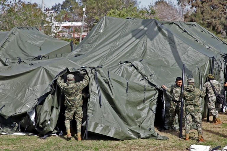 México pone a militares a construir albergues ante ola de deportaciones de EE. UU.