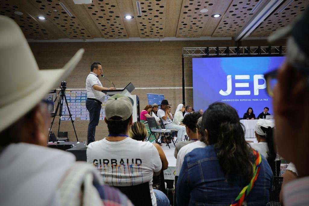 El abogado Fernando Rodríguez Kekhan, del Comité de Solidaridad con los Presos Políticos, habló en nombre de familias víctimas de 'falsos positivos' durante la audiencia de reconocimiento.