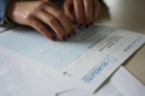 Acueducto de Bogotá ofrecerá facturas en braille para personas con discapacidad visual