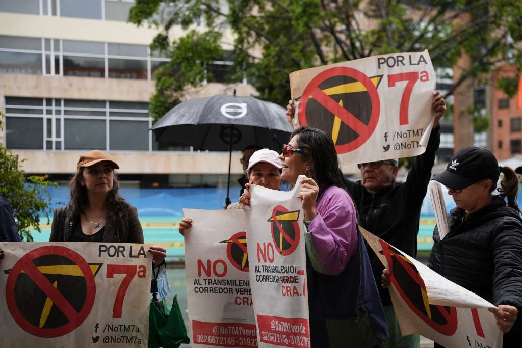 En la calle 119 se congregaron vecinos y habitantes de Usaquén, en rechazo las obras.