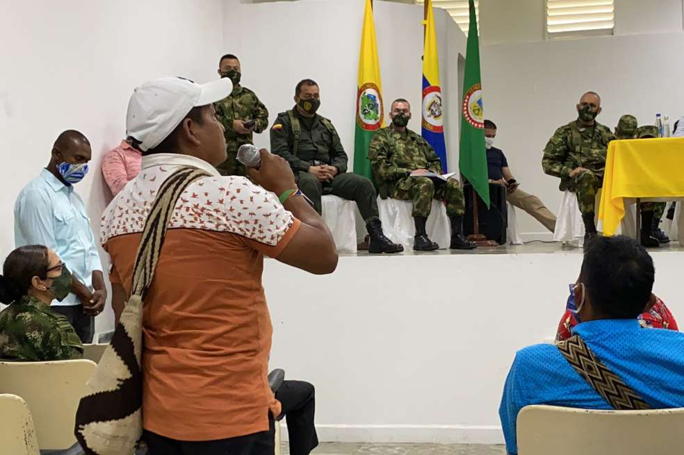 Indígenas embera dialogan con el Ejército y autoridades civiles, tras violación de niña indígena de 12 años por militares en Pueblo Rico (Risaralda) el 22 de junio de 2020. / Tomada de @COMANDANTE_EJC