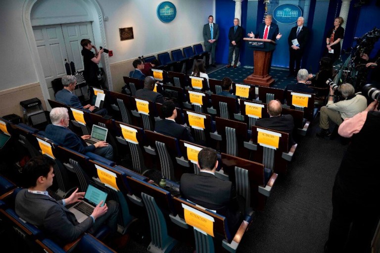 El complejo dilema de Estados Unidos: la bolsa o la vida