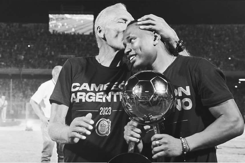 Miguel Ángel Russo y Jaminton Campaz, campeones con Rosario Central.