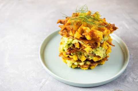Waffle de atún con guacamole