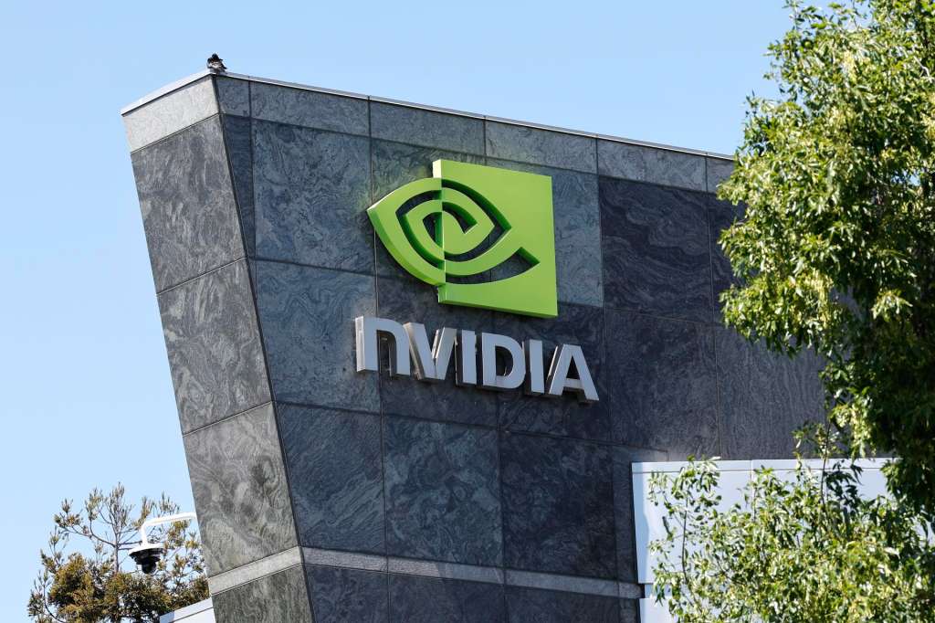 JGM18. BOGOTÁ (COLOMBIA), 14/08/2025.- Fotografía de archivo del 28 de mayo de 2025 que muestra el exterior de la sede central de Nvidia Corporation en Santa Clara, California (Estados Unidos). El presidente de Estados Unidos, Donald Trump, decidió que, por ahora, Nvidia no podrá vender a China su joya más preciada: el chip Blackwell, tan avanzado que nadie podría imitarlo en cinco años, según él. EFE/EPA/ John G. Mabanglo / ARCHIVO