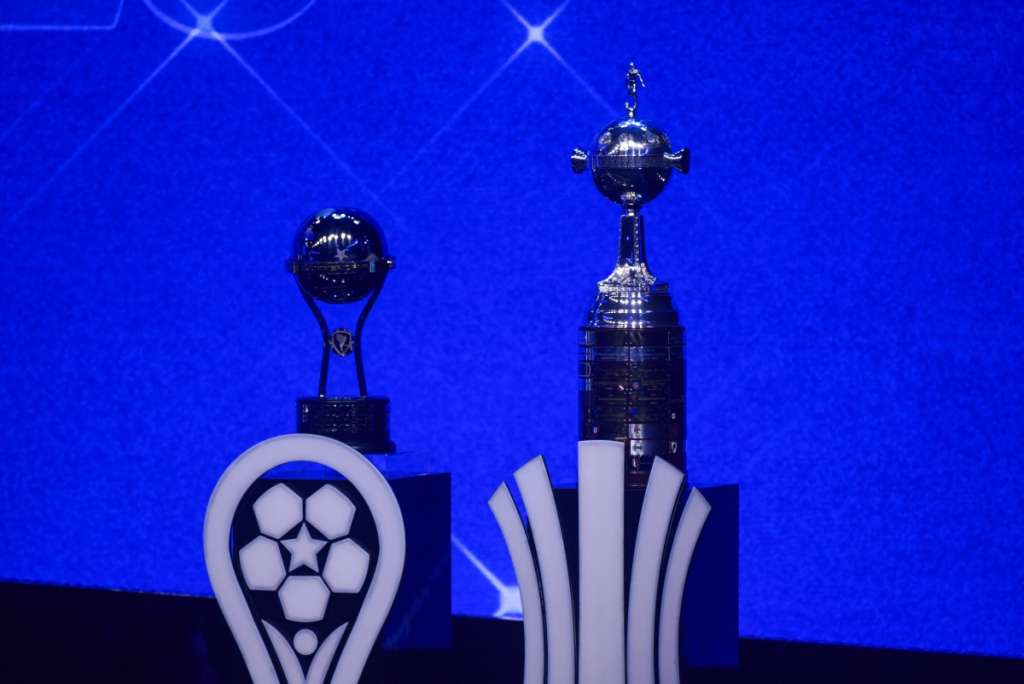 This view shows the Copa Libertadores trophy and the Copa Sudamericana trophy before the draw for the Copa Libertadores and Copa Sudamericana group stages in Luque, Paraguay, on March 19, 2026. (Photo by Daniel DUARTE / AFP)