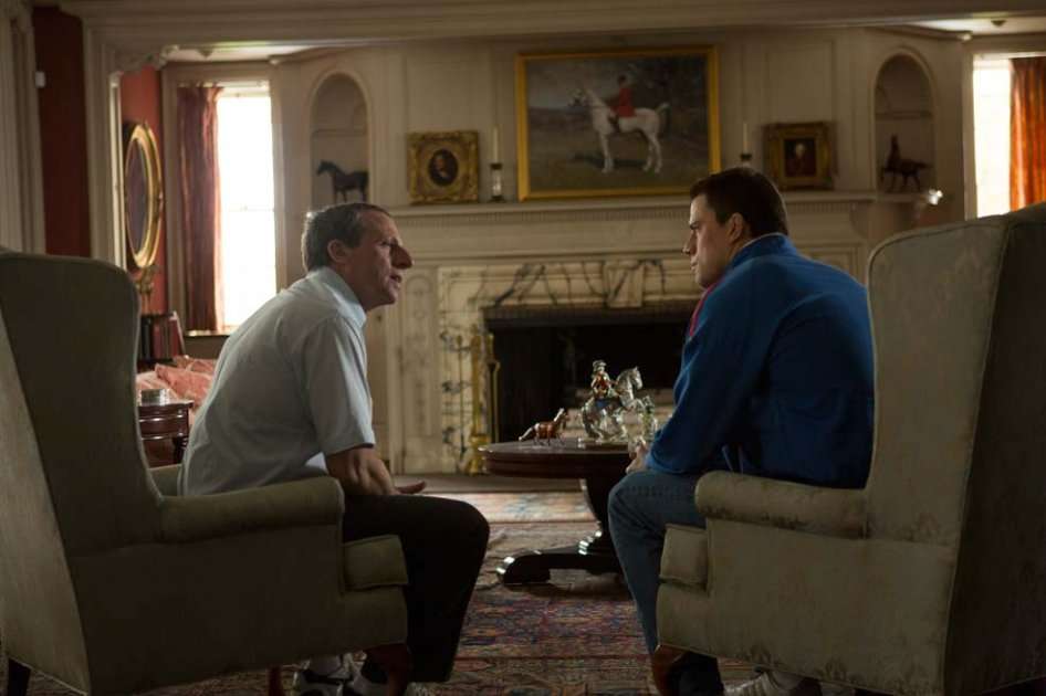 Steve Carell como John Eleuthère du Pont y Channing Tatum como Mark Schultz.  / Sony Pictures