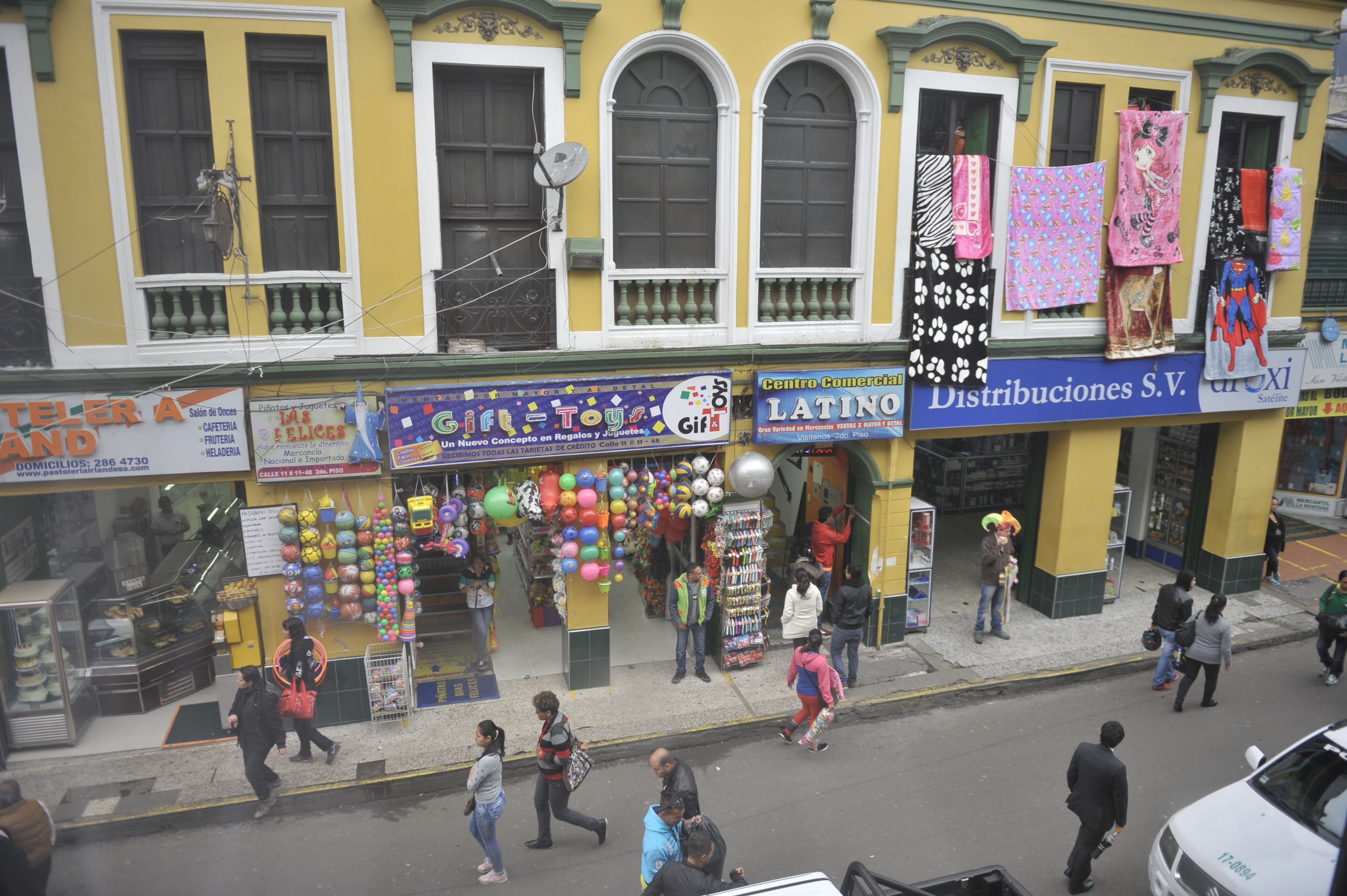 Recorrido por esta zona de comercio formal e informal ubicado en el centro de Bogotá