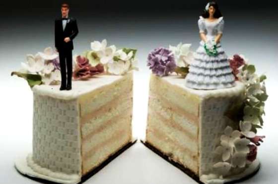 Según Bloomberg, los hombres mayores ven caer su nivel de vida en un 21% después de un divorcio. / Pixabay