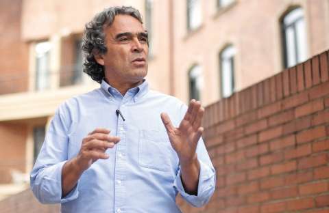 Fiscalía imputará a Sergio Fajardo por presuntas irregularidades en contrato con Corpbanca