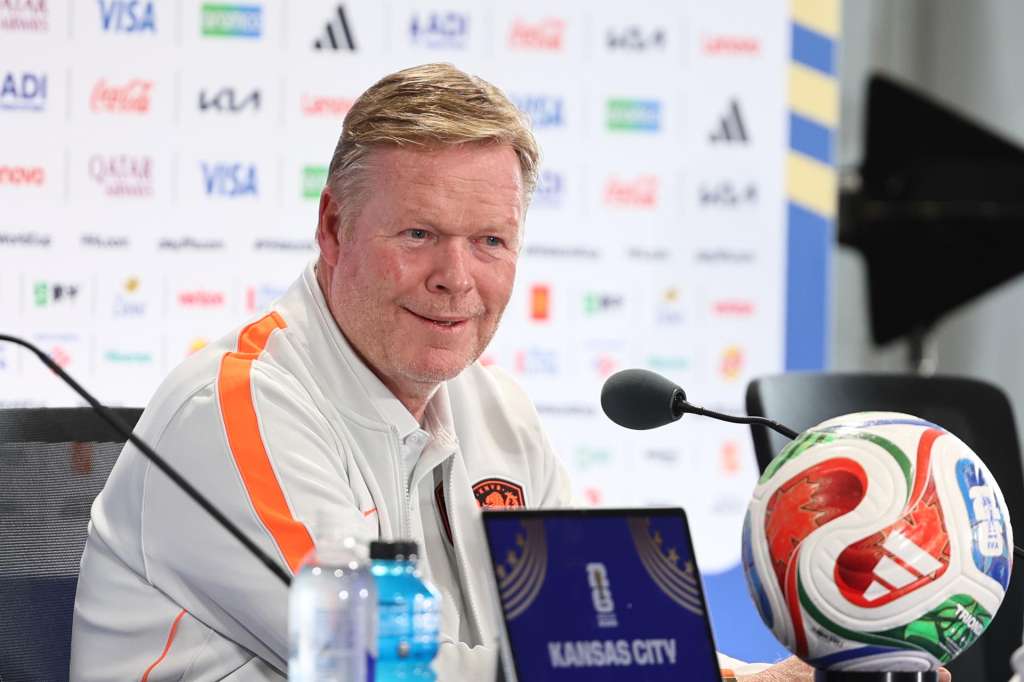 GR3313. KANSAS CITY (ESTADOS UNIDOS), 24/06/2026.- El seleccionador de Países Bajos, Ronald Koeman, habla en una rueda de prensa este miércoles, en el estadio Arrowhead en Kansas City (Estados Unidos). EFE/ Juan Ignacio Roncoroni