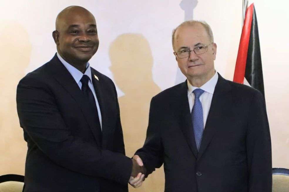 El ministro Luis Gilberto Murillo junto con primer ministro de Palestina, Mohammad Mustafa, durante un evento en Egipto.