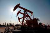Precio del petróleo cae a casi 30 dólares y agrava tensiones en la OPEP