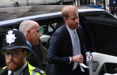 El príncipe Harry llegó a Londres para visitar a su padre, el rey Carlos III