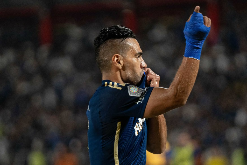 Radamel Falcao García celebra su gol con Millonarios.
