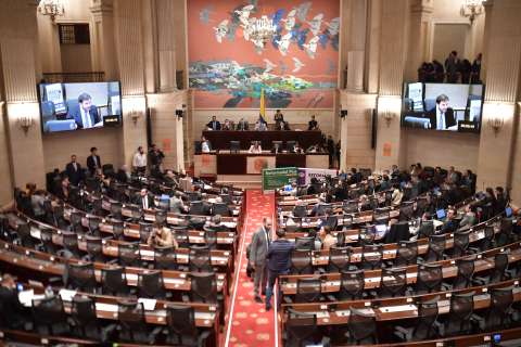 Partido Liberal pide aplazar discusión de reforma a la salud para próximo semestre