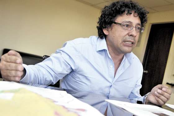 Javier Pava, jefe del Fopae, asegura que la reubicación durará hasta el 2015. / Gustavo Torrijos