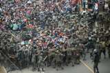 Caravanas de migrantes: Guatemala frena migrantes hondureños con gases y golpes