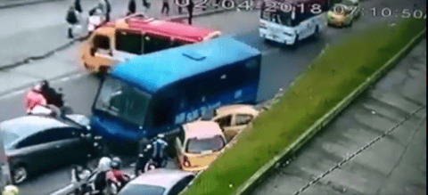 Falla en los frenos, la causa del aparatoso choque que protagonizó un bus del SITP
