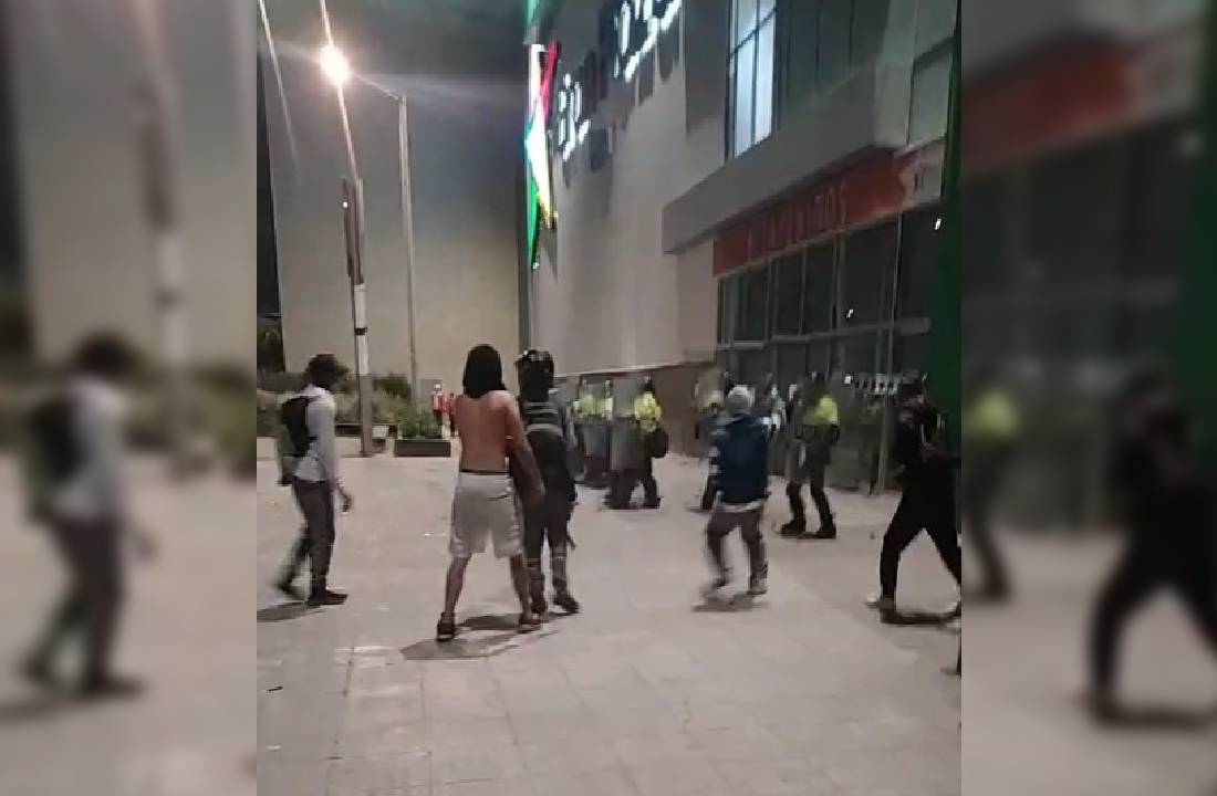 El plantón se extendió hasta la medianoche de este viernes. / Captura de pantalla tomada: La' Flaca en Facebook.