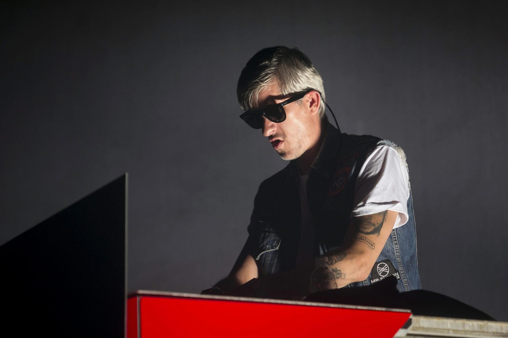 BUDAPEST (Hungary), 29/07/2026.- (FILE) French musician Kavinsky performs during his concert at the 22nd Sziget (Island) Festival on the Shipyard Island in northern Budapest, Hungary, 14 August 2014 (reissued 29 July 2026). DJ Kavinksy, whose real name was Vincent Belorgey died on 28 July 2026 at age 50. (Francia, Hungría) EFE/EPA/BALAZS MOHAI HUNGARY OUT