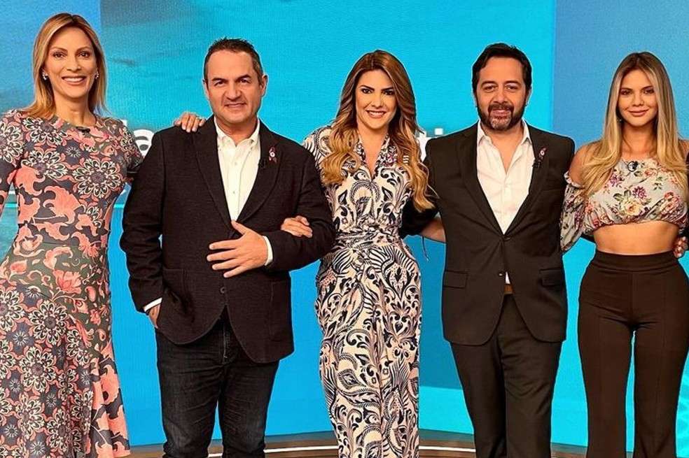 Antes de su paso por 'Mañana Express', Alejandra Serje (d) presentó durante varios años el programa 'Lo sé todo'.
