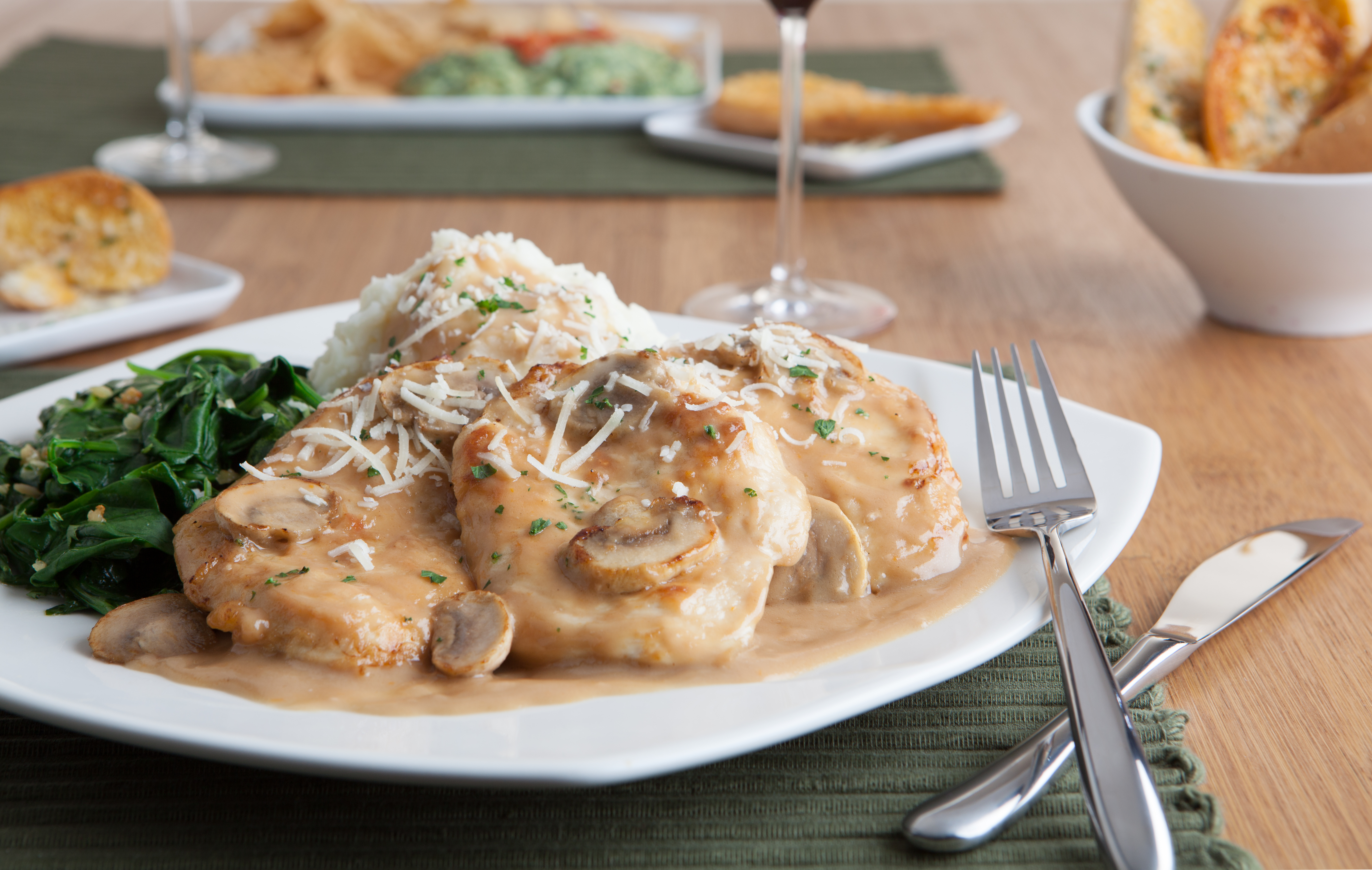 Pollo con champiñones