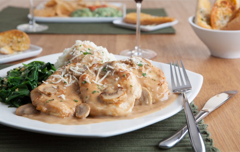 ¿Pollo con champiñones? La receta perfecta para salir de apuros en la cocina