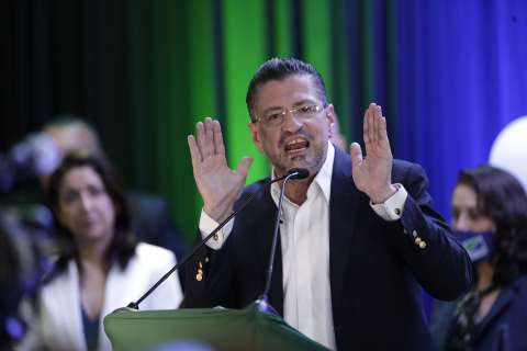 Chaves: el tecnócrata, señalado de acoso, que llega a la presidencia en Costa Rica