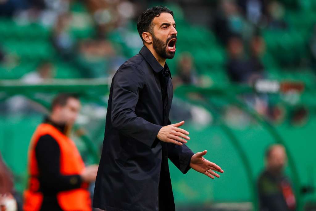 Lisboa (Portugal), 06/03/2024.- Sporting head coach Ruben Amorim yells during the UEFA Europa League round of sixteen first leg soccer match between Sporting CP and Atalanta BC in Lisbon, Portugal, 06 March 2024. (Lisboa) EFE/EPA/JOSÉ SENA GOULÃO