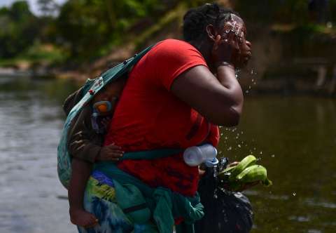 Se desborda migración por el Darién: 150.000 personas cruzarán la selva en 2021