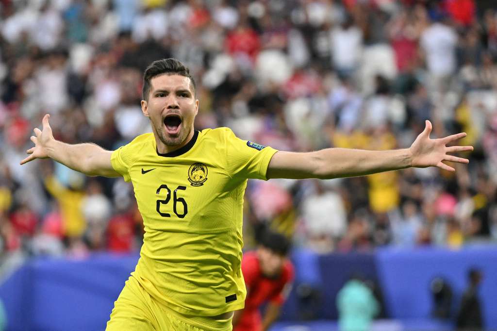 El llanero Romel Morales, atacante de la selección de Malasia, marcó en el empate a tres entre Malasia y Corea del Sur.