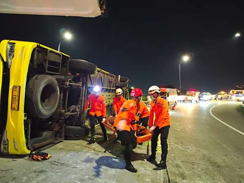 Accidente de bus en Indonesia deja al menos 16 muertos