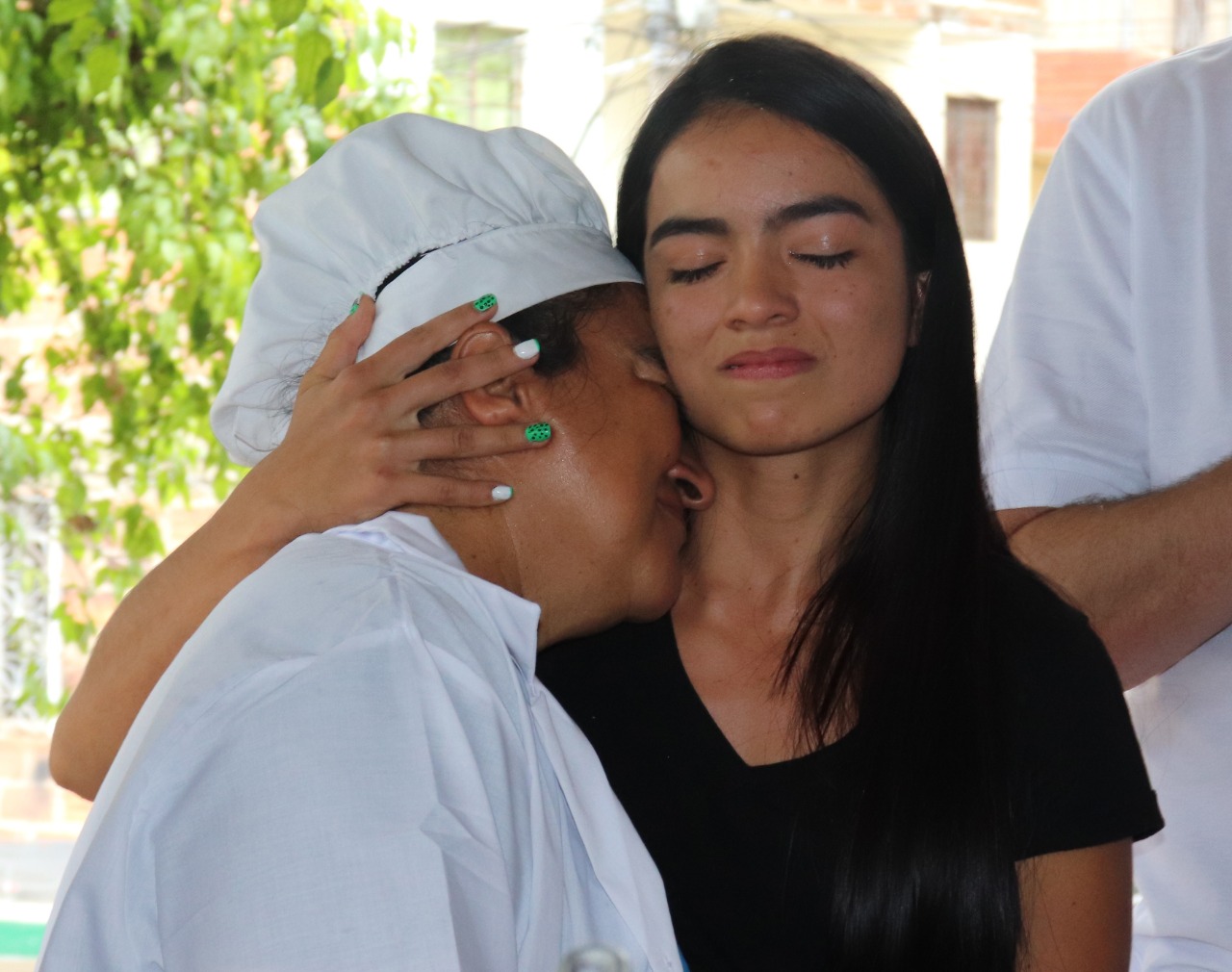 María Noelia Zora y Angie Hincapié, beneficiarias de la beca de Bancamía y BBVA.