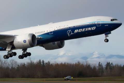 Boeing mejora su oferta de aumento salarial a trabajadores en huelga