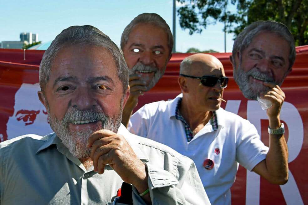Seguidores de Lula da Silva exigen la liberación del líder político del Partido de los Trabajadores, quien se encuentra en prisión desde abril de 2018. / AFP