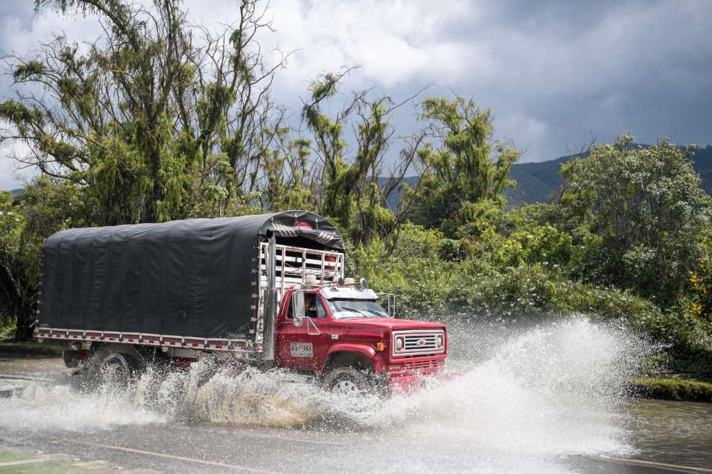 Prevalecen encharcamientos en la Autopista Norte este jueves 7 de noviembre.