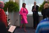 Melania Trump desata las burlas en redes sociales por vestido fucsia