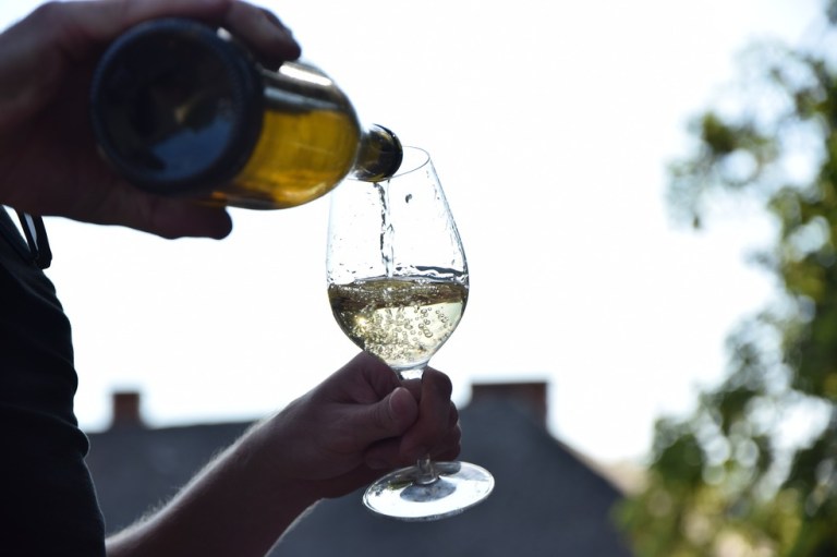 Beber vino en la noche, afectará la calidad de nuestro sueño