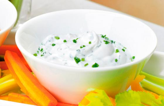 Aprenda a preparar la salsa mediterránea tsatsiki