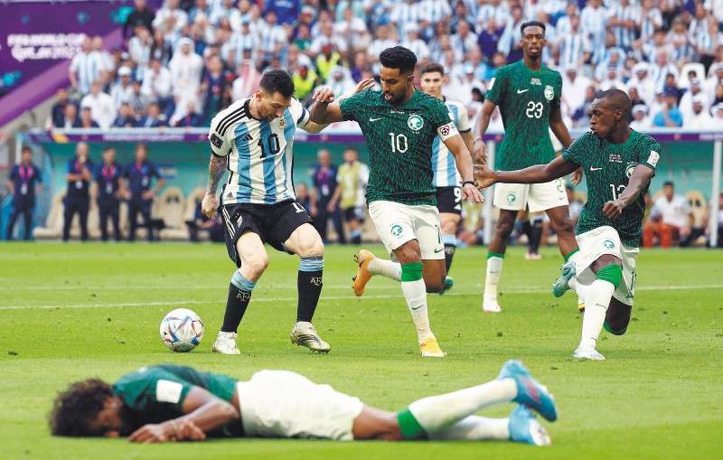 La derrota de la Argentina de Lionel Messi frente a Arabia Saudita, en el estadio de Lusail, fue la primera gran sorpresa del Mundial de Catar 2022. / EFE