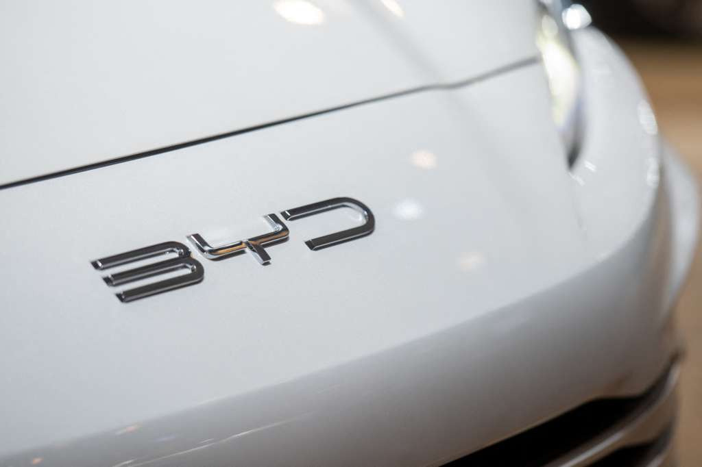 This photograph shows the logo of Chinese car brand BYD Auto on a car during the press preview ahead of the 101st edition of the Brussels Motor Show, at Brussels Expo, on January 10, 2025. (Photo by JONAS ROOSENS / BELGA / AFP) / BELGIUM OUT
