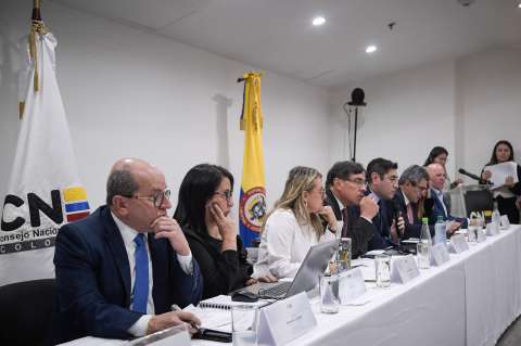 Participación de Iván Cepeda en consultas se va a conjueces en el CNE: votación quedó 5-4
