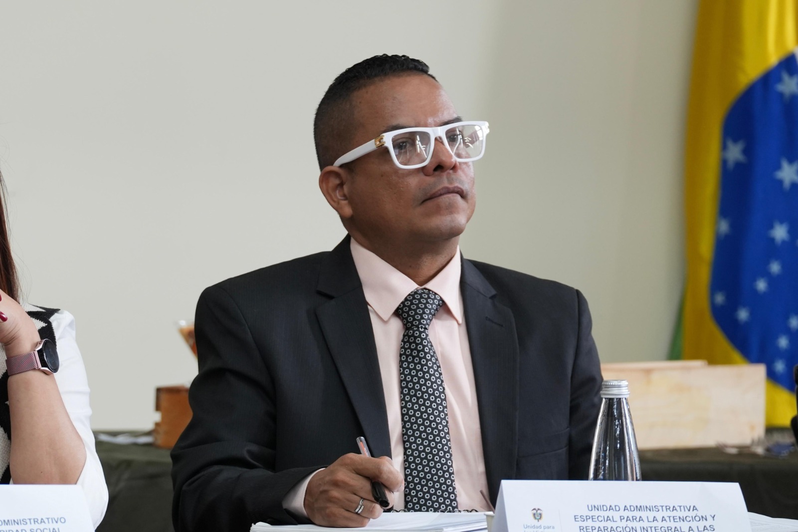 Los cuestionamientos a Adith Romero se dan porque, según su hoja de vida, la mayoría de su experiencia laboral se desempeñó como escolta de Sevicol y de Seguridad ONCOR.