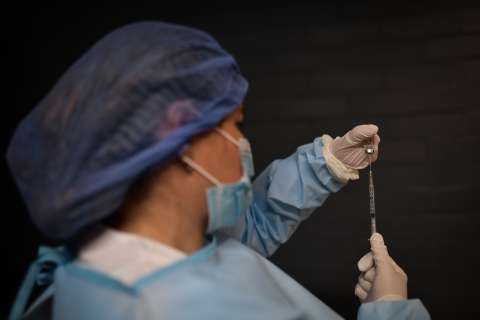 En Bogotá solo se aplicarán vacunas de Pfizer para segundas dosis