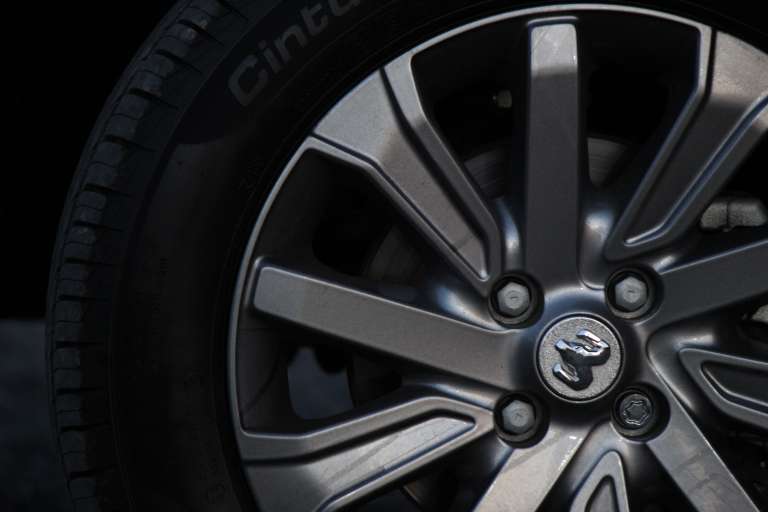 La especificación de las llantas es de 185/60 R15.